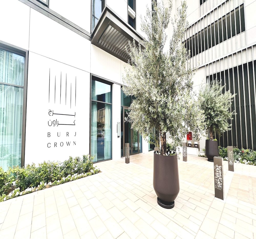 Luxury 1-Bedroom Apartment At Burj Crown