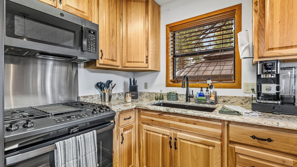 Kiowa Cabin Hideaway 6-guest Mins to Dwtn Trails