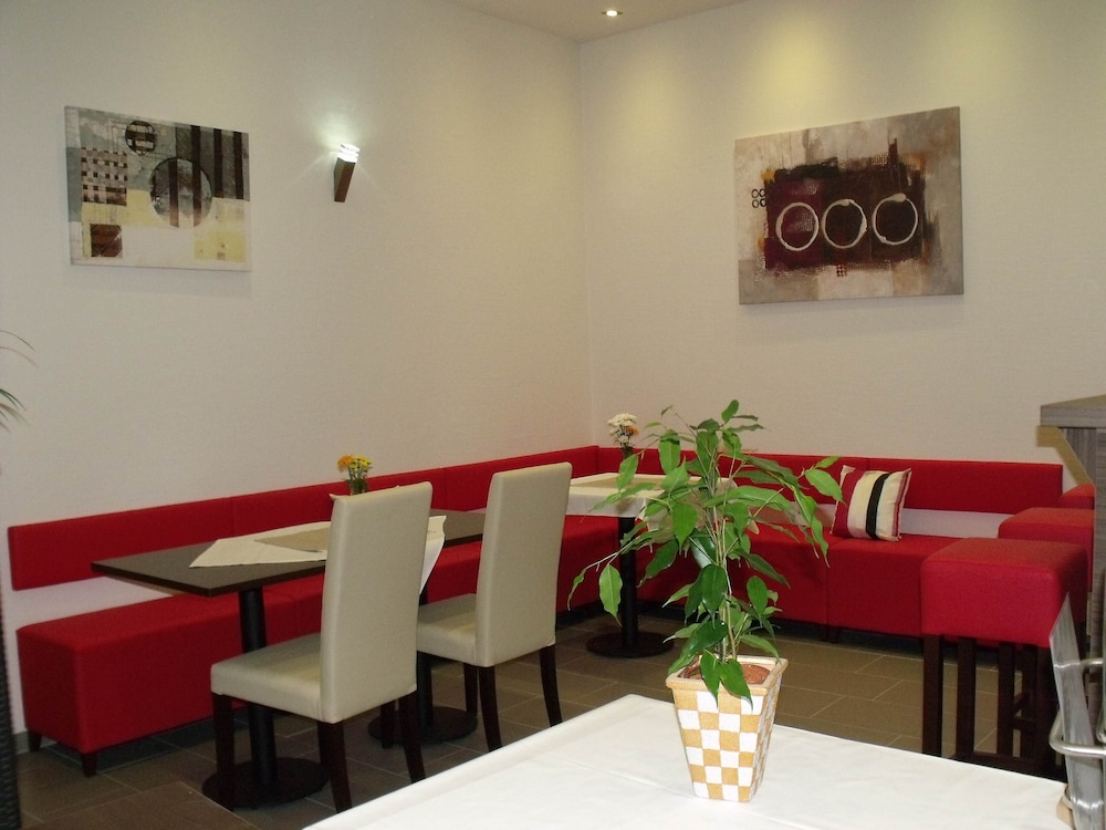 City Hotel Garni Ahlen - Property Image 1