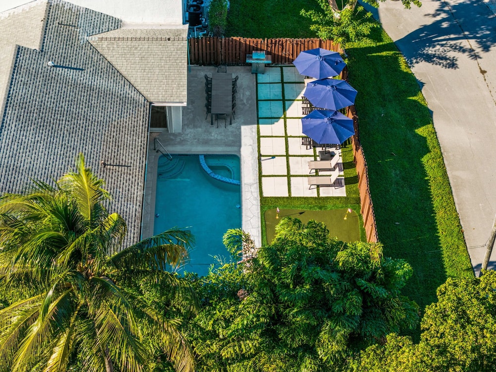 Spacious 6BR Beach Getaway w/ Heated Pool