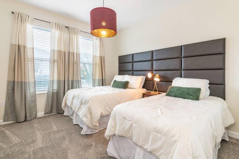 Super Cozy- Sleeps 22 w Pool Amenities Pass