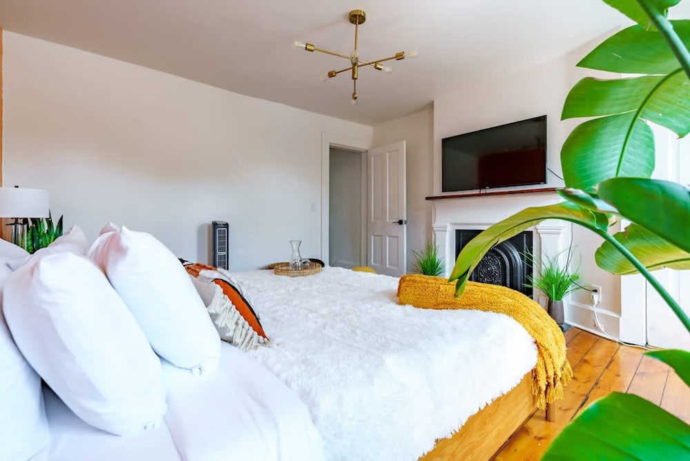 Prime Location Top Rated Clean Parking Free