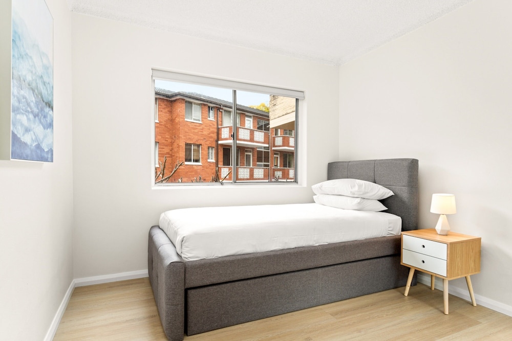 Bright and Convenient Apartment, Close to Shops