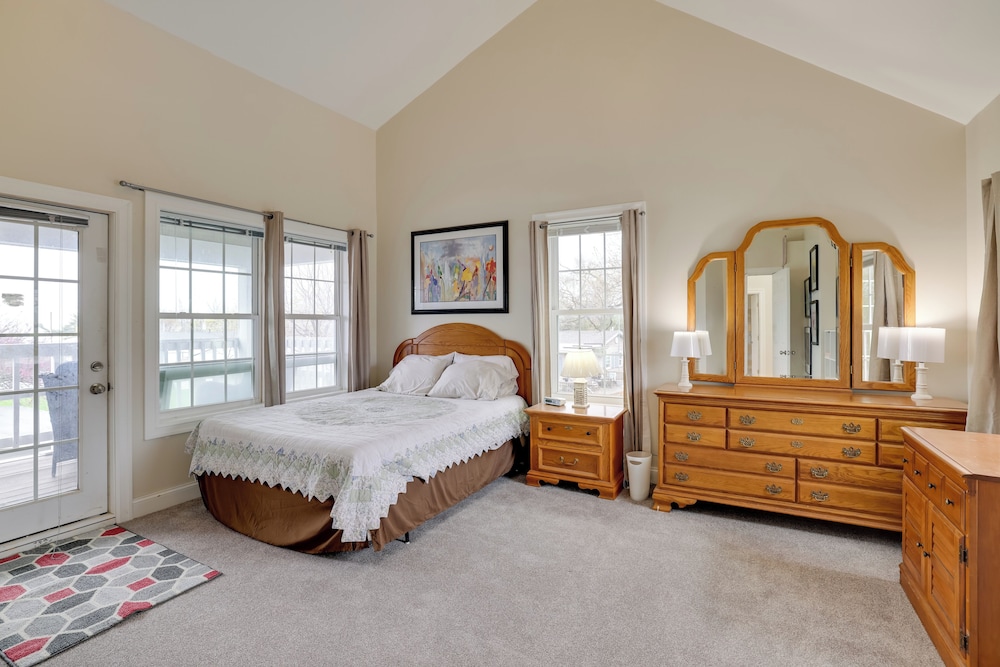 1 Mi to Beach: Nature Paradise in Lake View!