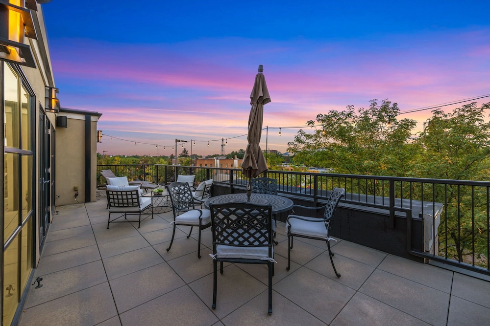 Penthouse With Mountain Views in Heart of Old Town