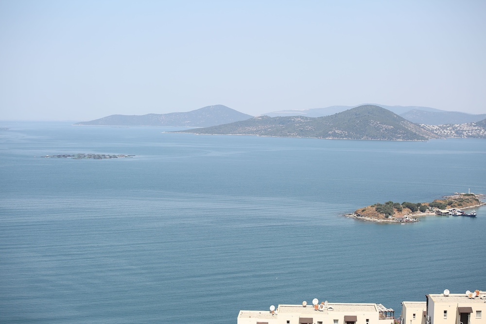 1 Bedroom Apartment Sea View 10 by Likya Global