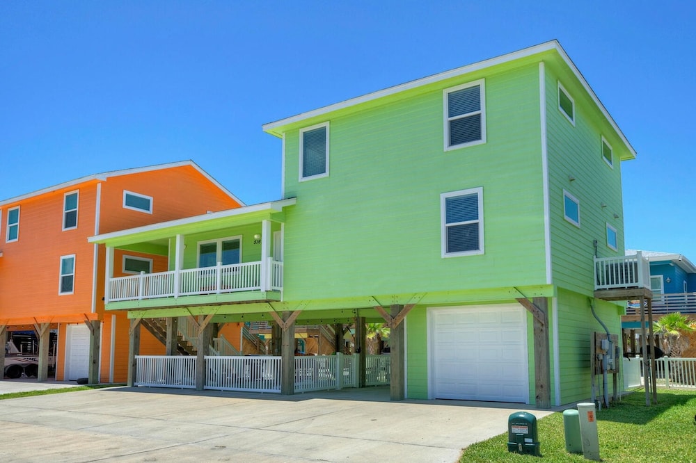 Reel Life Dreams by Avantstay Pool Near Beach