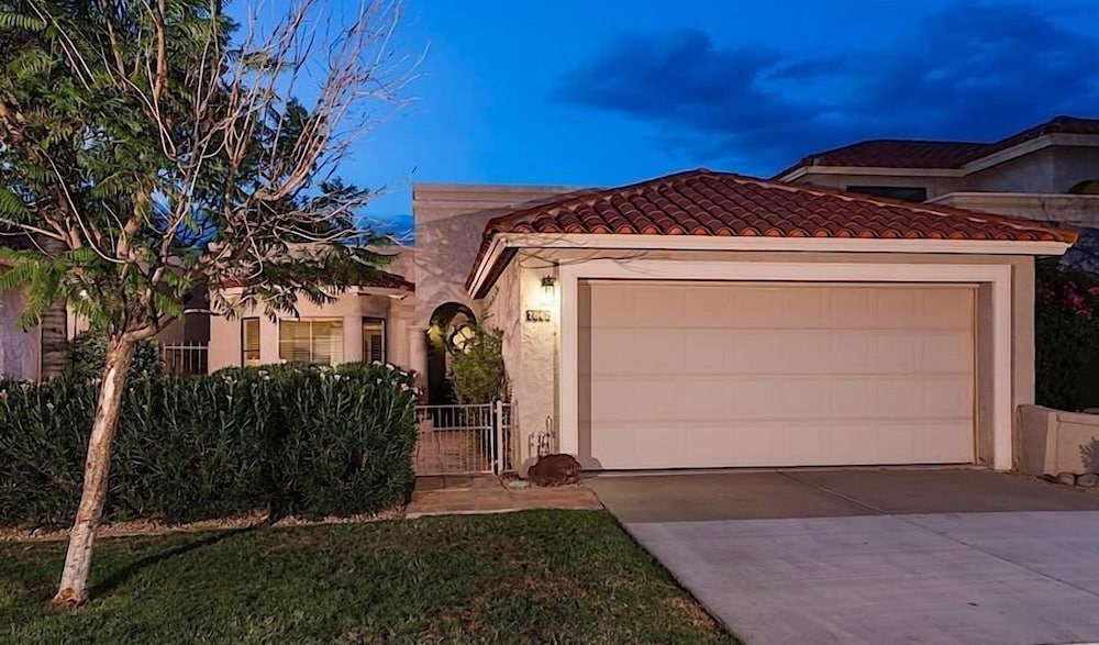 Truly Charming at McCormick Ranch By Signature Vacation Rent