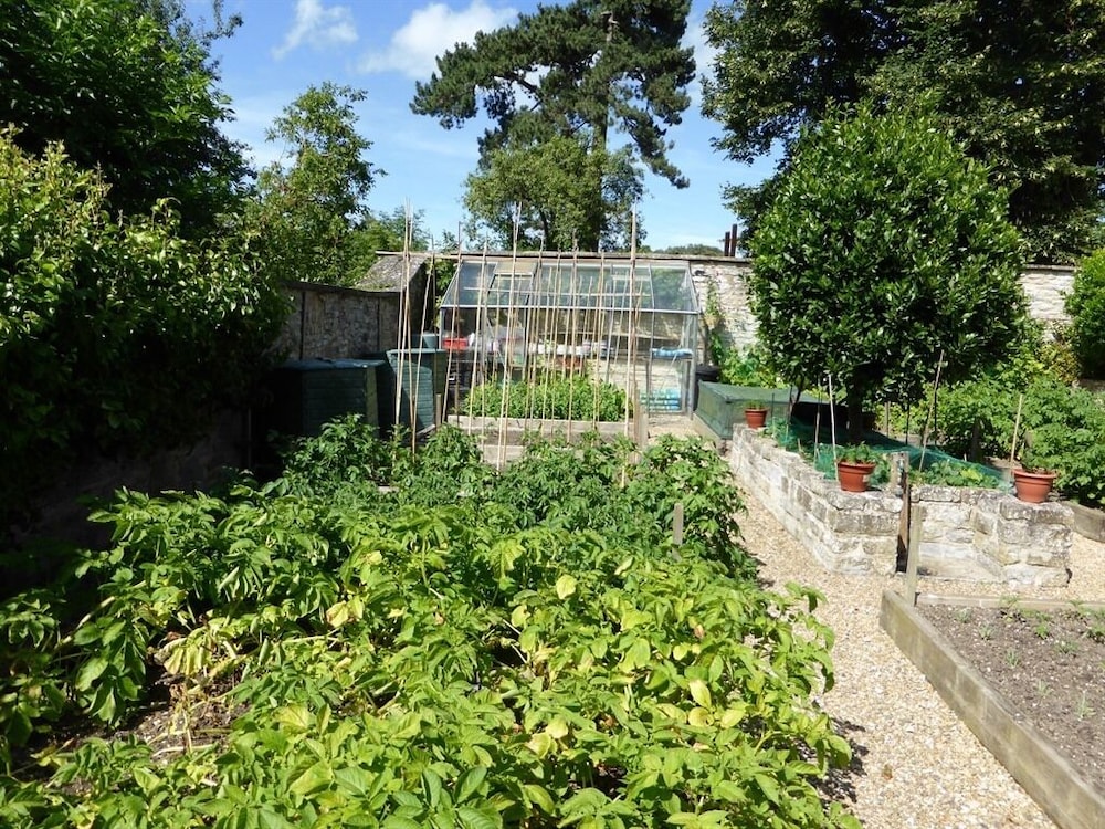 Liongate House