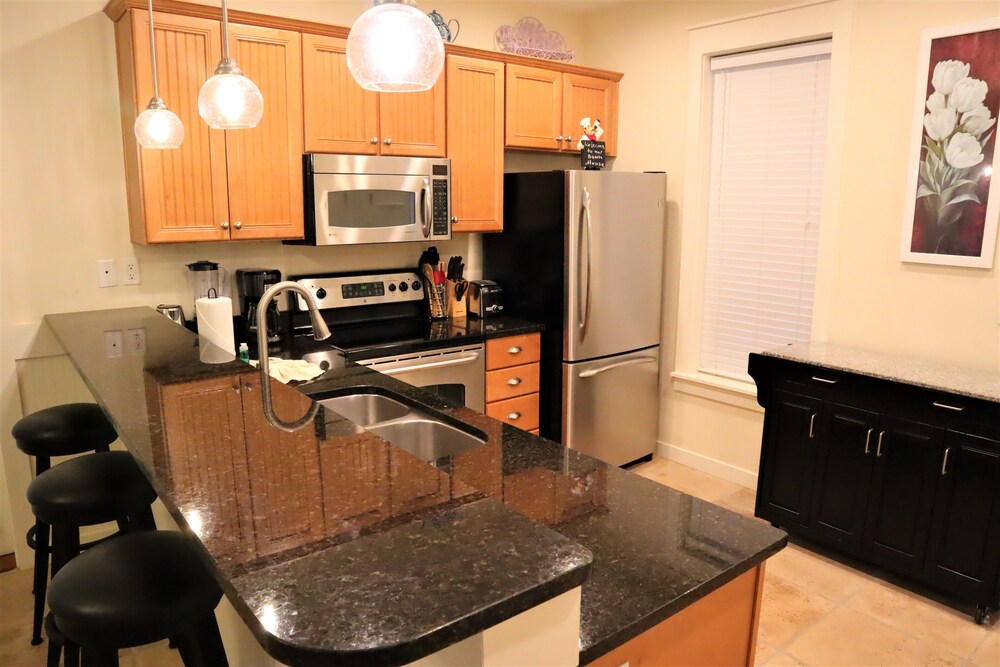 1381 Laurel Grove 3 Bedroom Home by RedAwning view 5