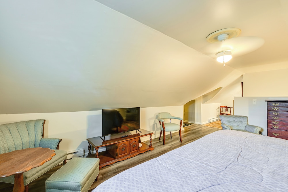 Walk to UK Campus: Charming Home w/ Patio!