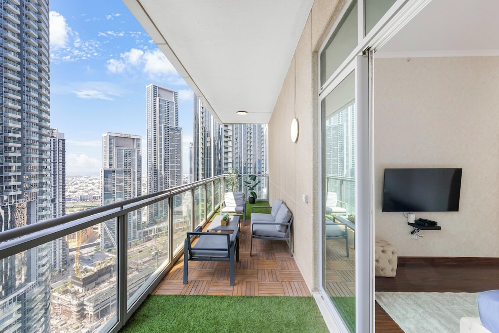 Durrani Homes - Alluring 5BR Penthouse with Burj Khalifa and Fountain View