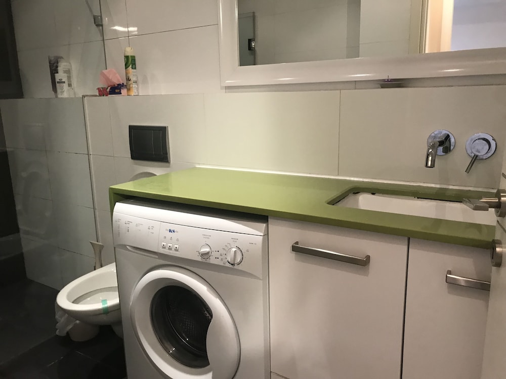 2Rooms Perfect Location 1Min to Beach