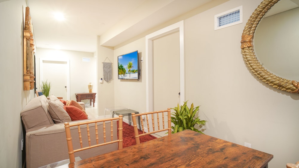 Gorgeous Apartment with Free Parking