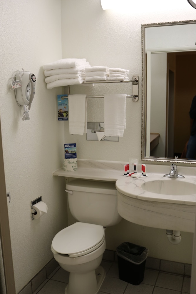 Pendleton Vacations - Travelodge by Wyndham Pendleton OR - Property Image 10