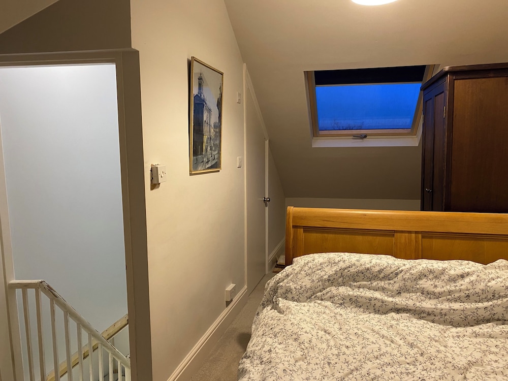 Stunning 1-bed Studio in Windsor view 4