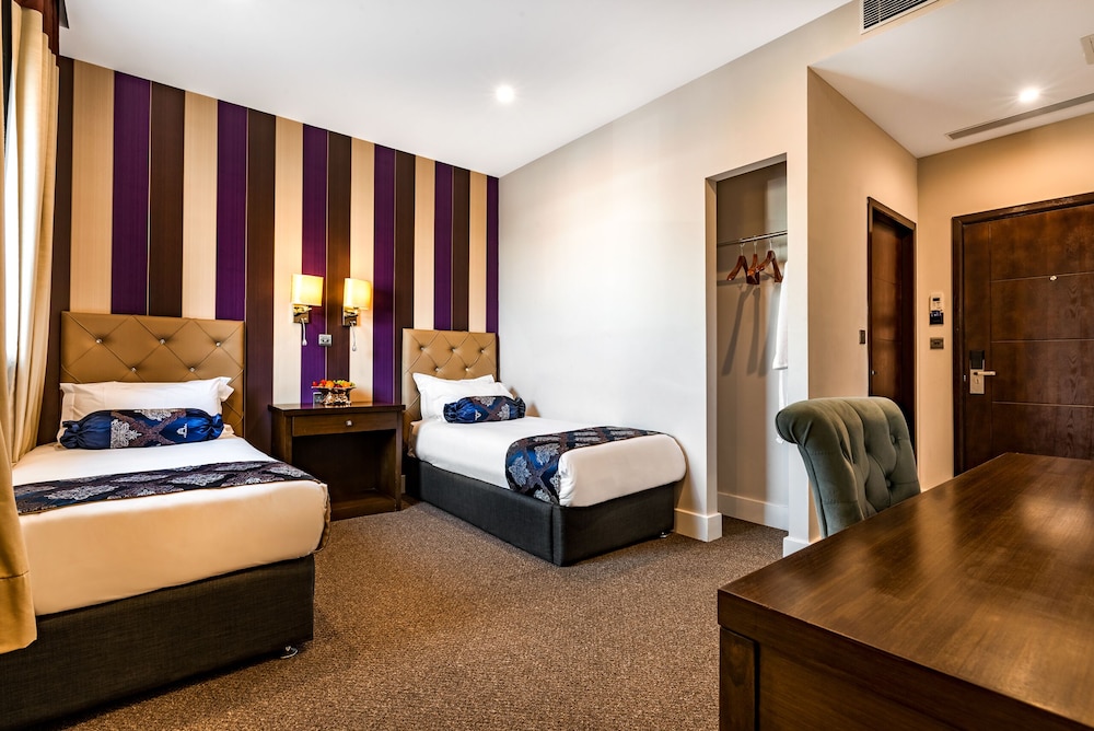 Croydon Vacations - Grand Sapphire Hotel  Banqueting - Property Image 3