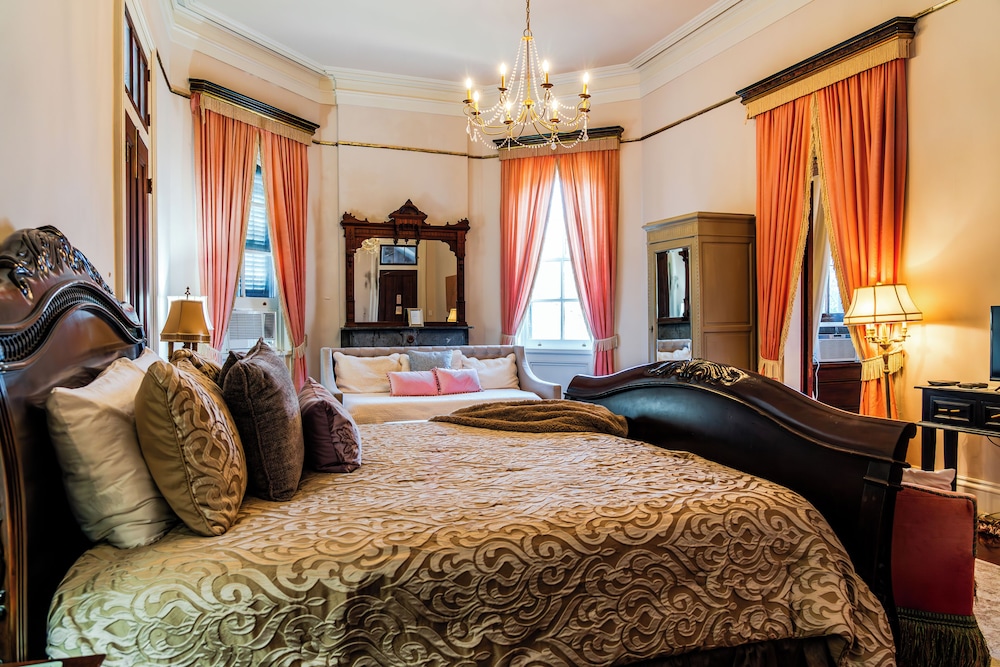 French Quarter Lanaux Mansion B & B