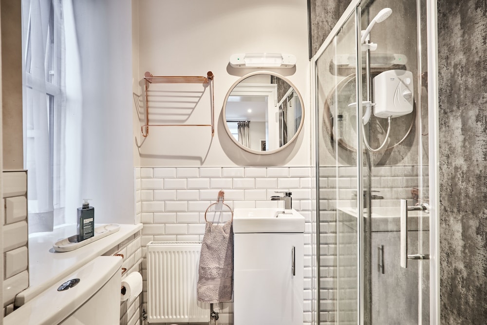 Londonderry Vacations - Art House - Property Image 3