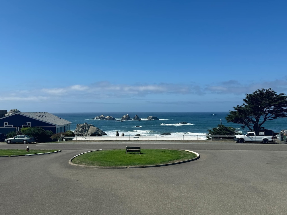 Sunset Oceanfront Lodging