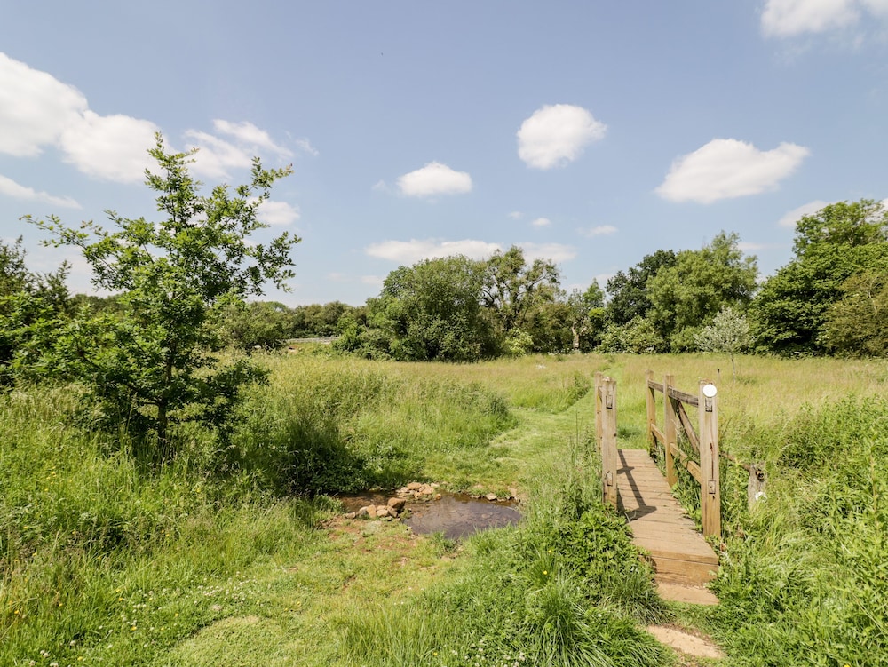 Oak Lodge At Bridge Lake Farm & Fishery