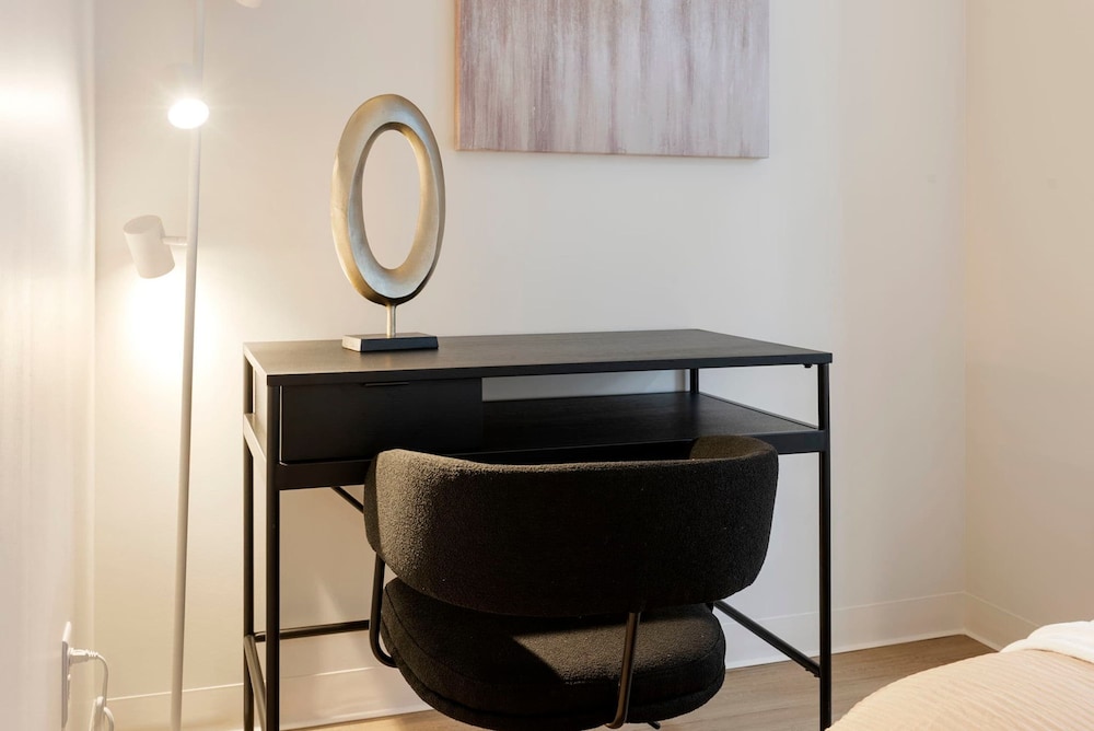 3 Bed 3 Bath High Rise With Gym Amenities