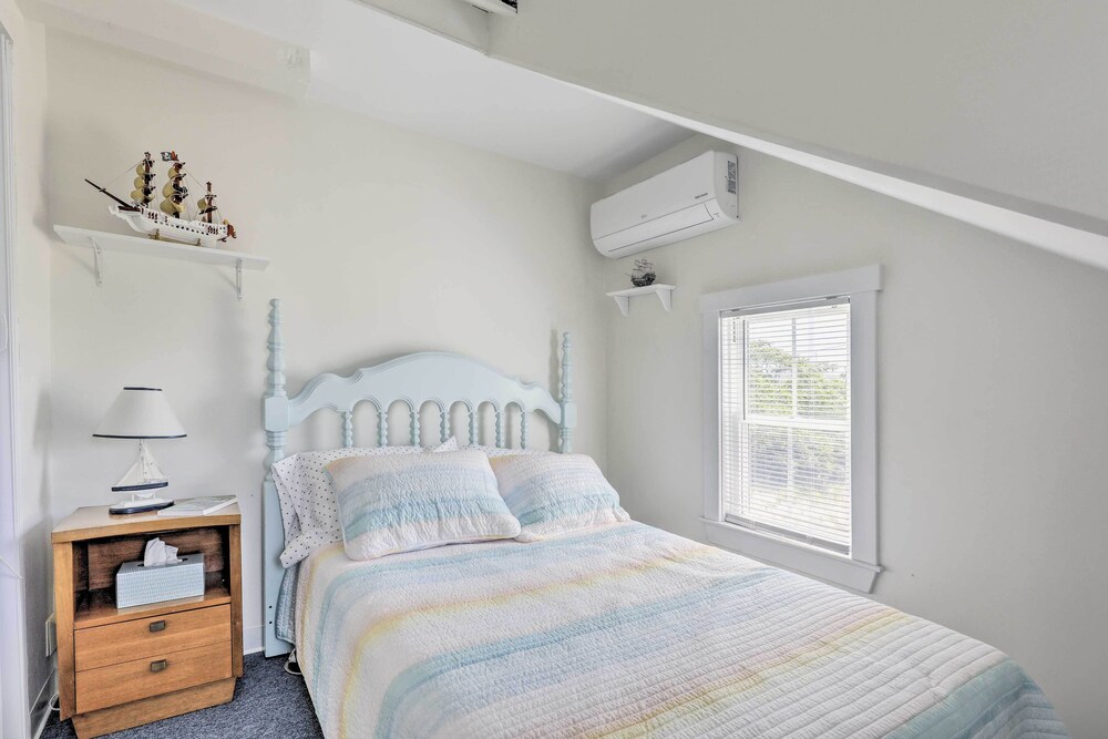 Plum Island Retreat ~ 1-block Walk to Beach! view 3