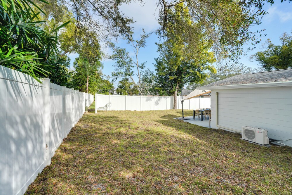 Mid-century Lakeland Home w/ Game Room!