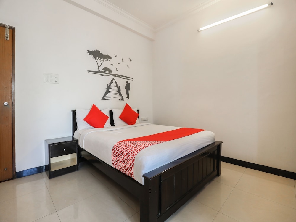 OYO 29638 Gmr 18 Hotel