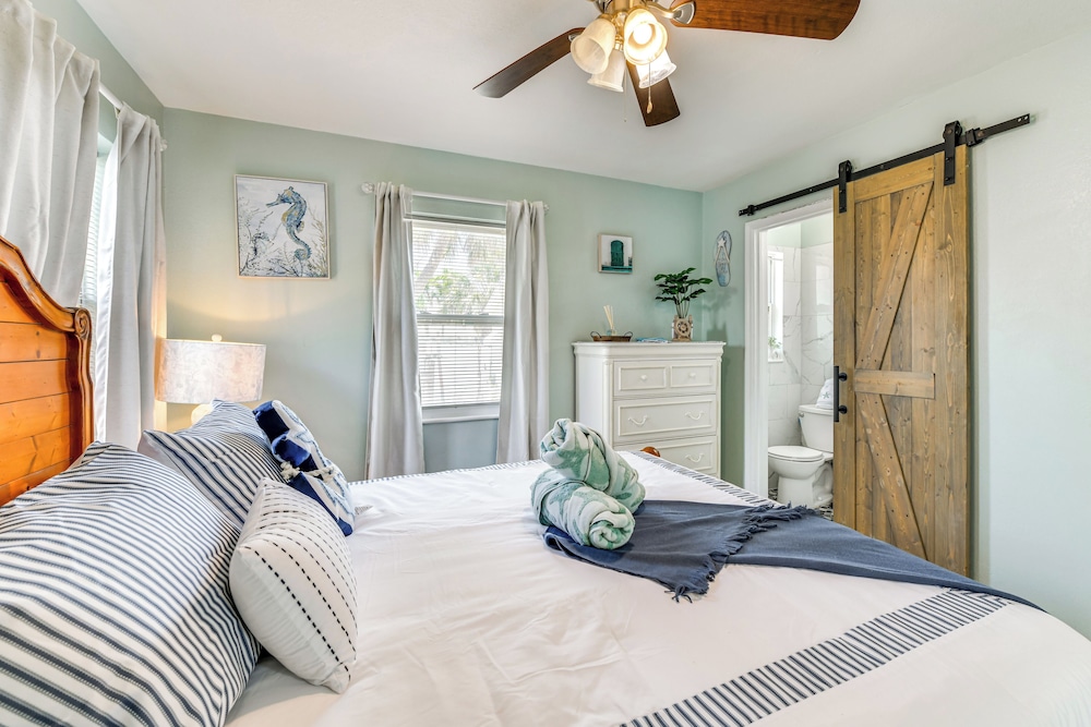 1 Mi to Upham Beach Park: Cozy St Pete Beach Apt!