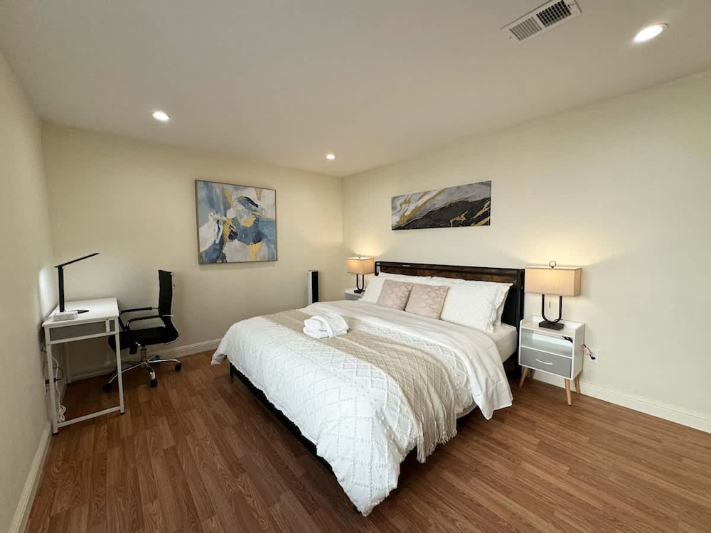 South SF Spacious Entire Unit With 3brs 3bth on 2F