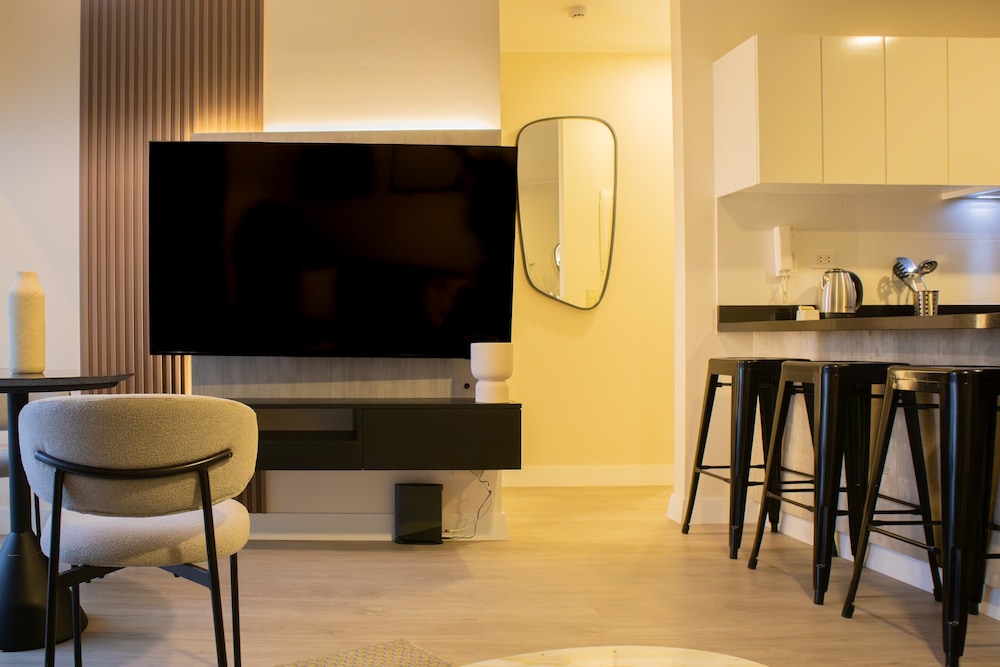 w Exceptional 1BR w Balcony in San Isidro