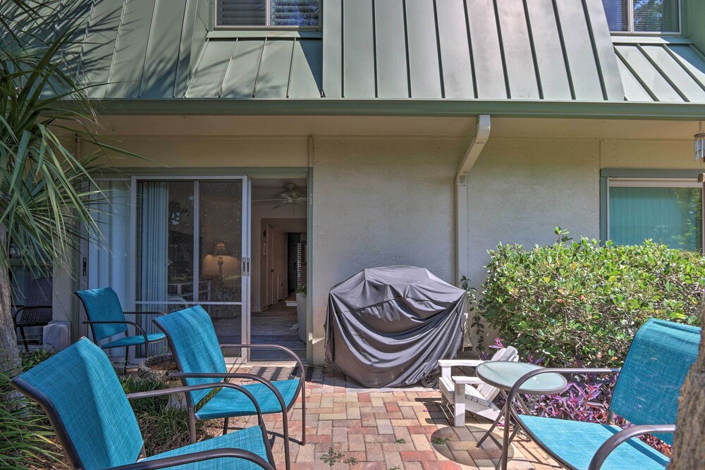 Close to Beach & Coligny Plaza: Hilton Head Condo! view 5