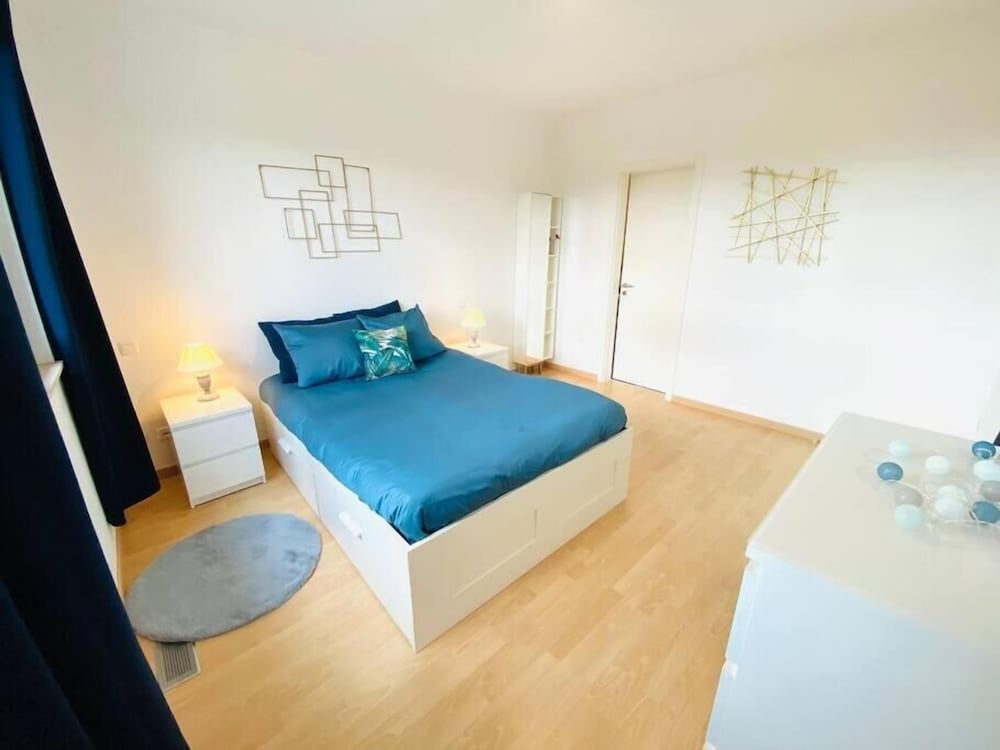 Spac. Flat -Kirchberg w Parking&Terrace view 3