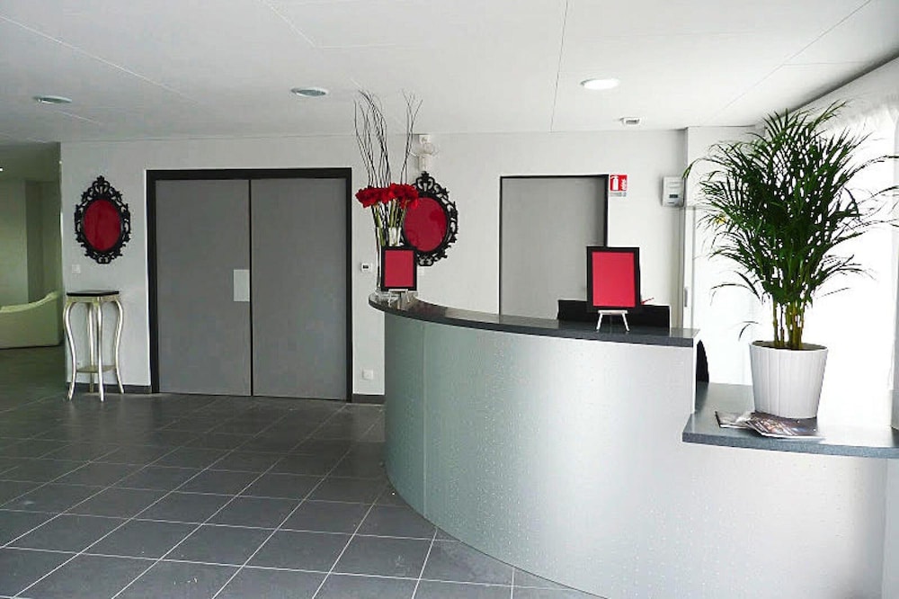 Apartment With Shared Pool Near sea