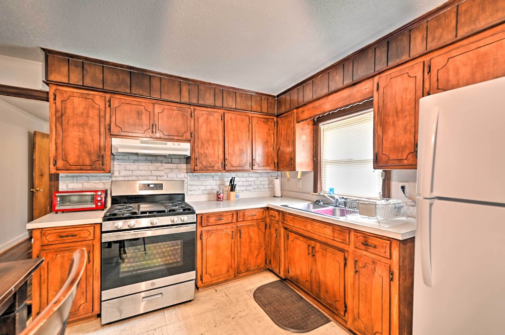 Blounts Creek House w/ Yard - Pets Welcome!