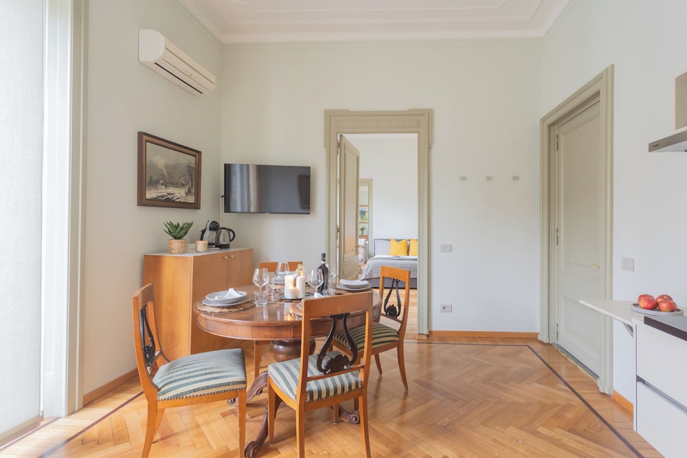 Garibaldi's Balcony by Rent all Como