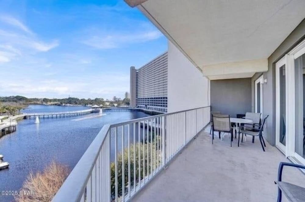 Laketown Wharf 338 3 Bedroom Condo