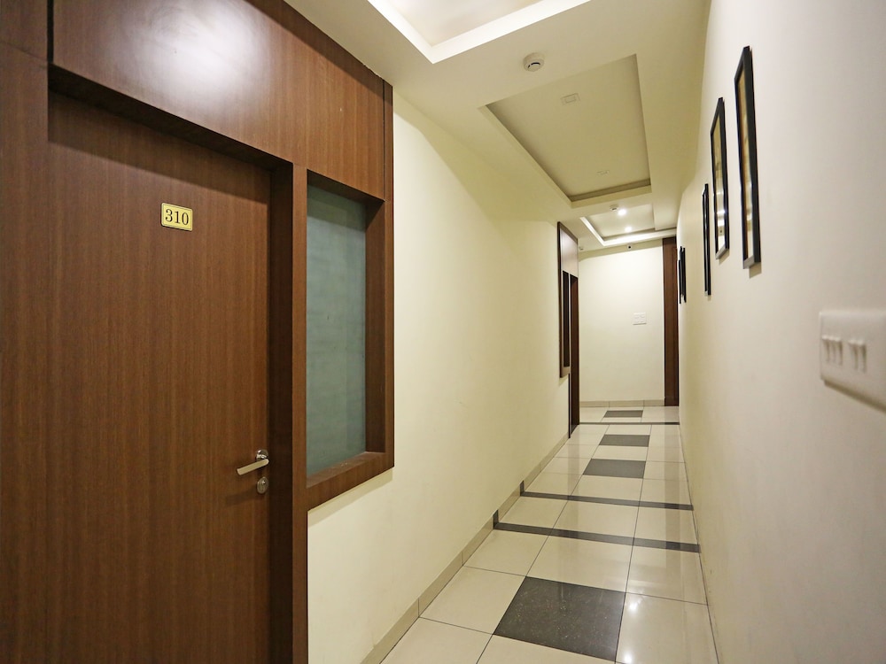 Capital O 5758 Hotel Square 36