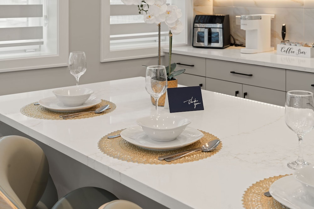 New Building in Med District - Modern 2bed 2bath