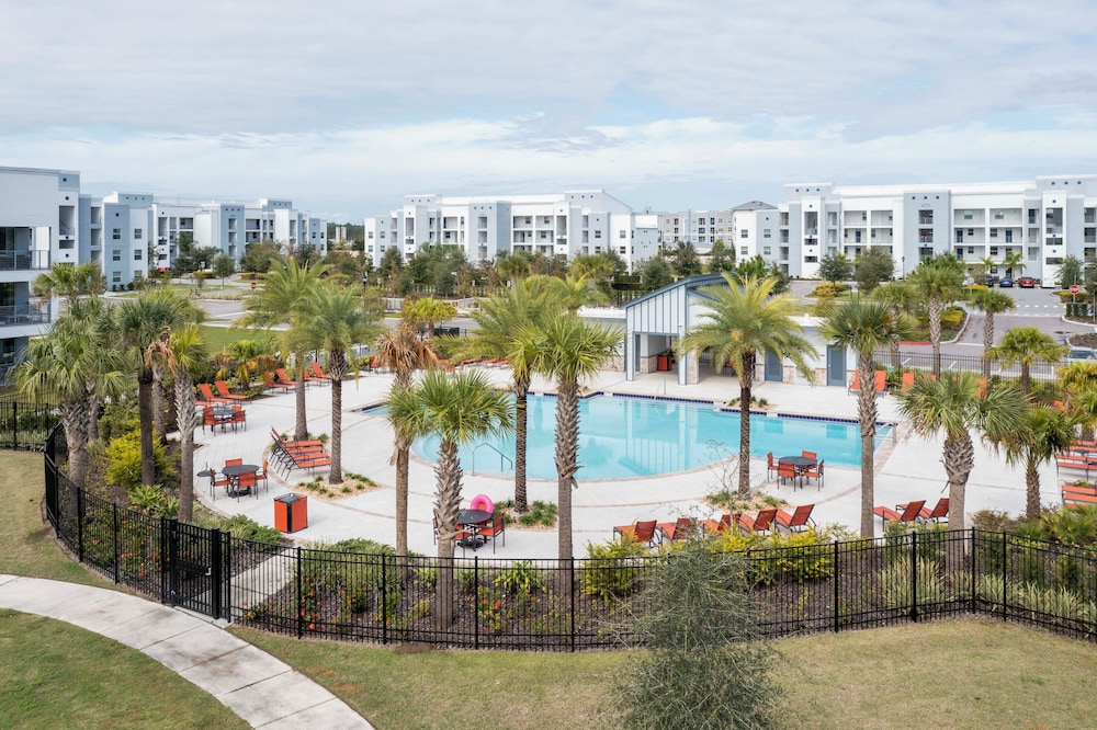 Family Friendly 2 Bd Close to Disney Storey Lake 105 3161 view 4
