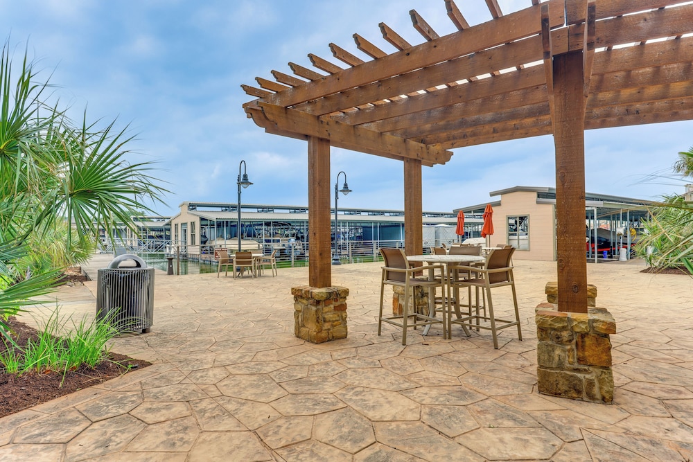 Lake LBJ Condo w/ Private Balcony, Lake Views - Property Image 13