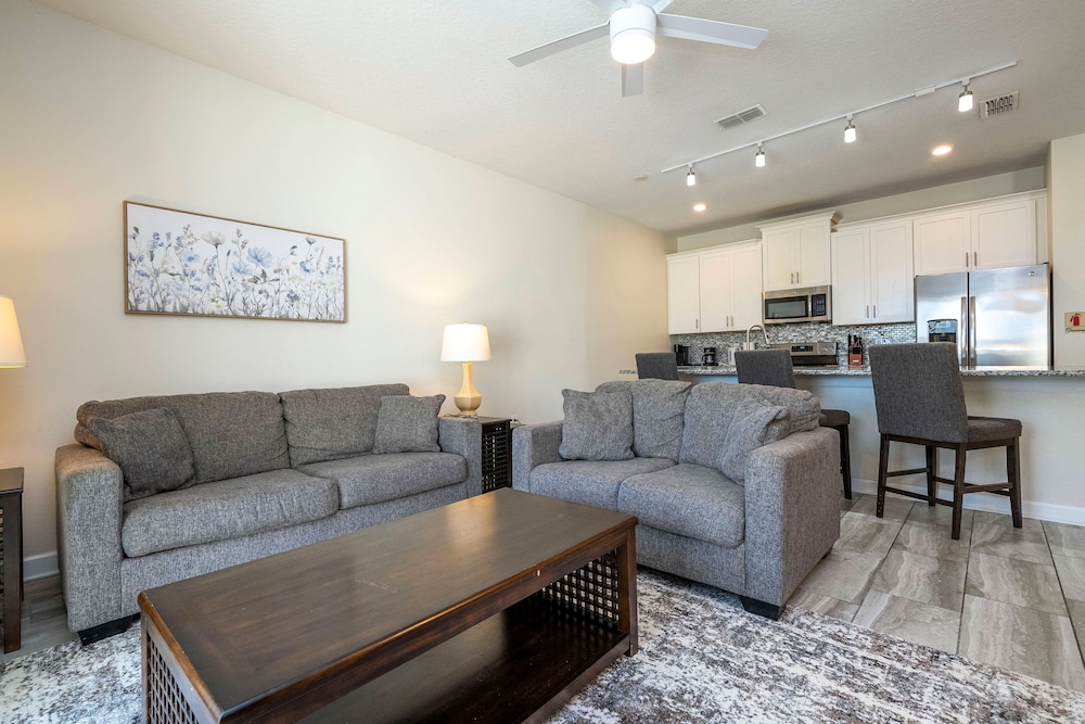 Storey Lake 4 BR With Private Pool