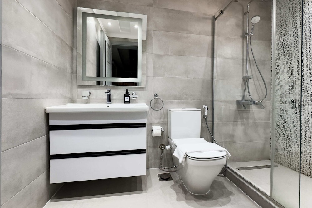 Xuru Stays I The Bold & Bright 3bdr Apt. 15 Min To Airport