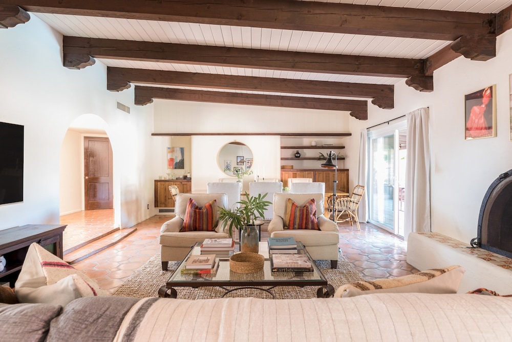 La Casona by Avantstay Gorgeous Spanish Style Oasis w Historic Charm Pool
