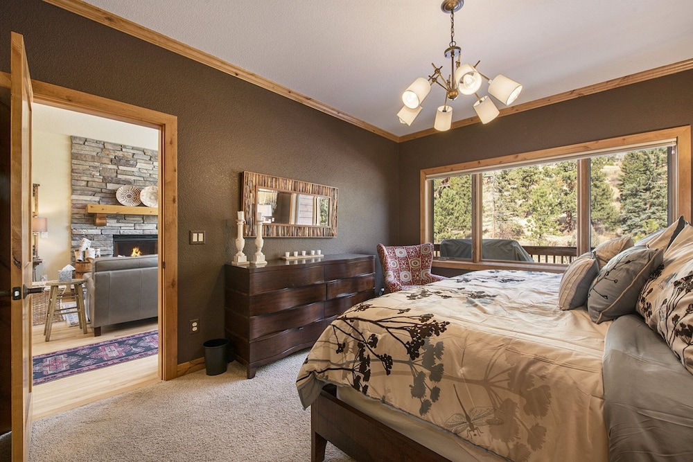 Fall River Retreat - Monthly Long-term Vacation Rental 3 Bedroom Townhouse by RedAwning