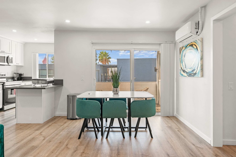 Foothills Oasis w Private Balcony Free Parking 3