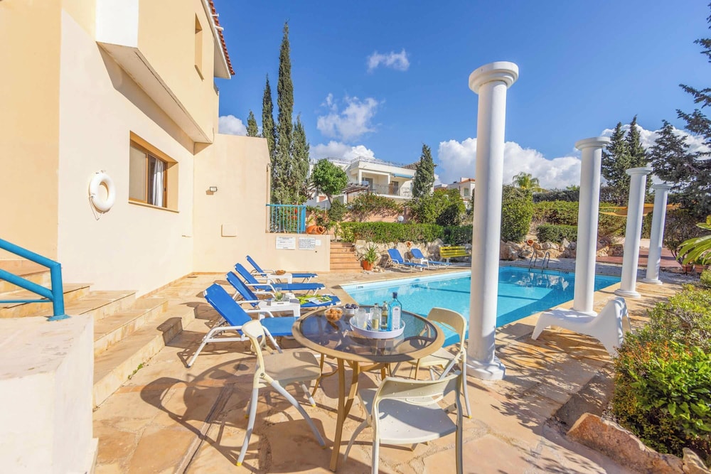 Apollon Dionysus Villa