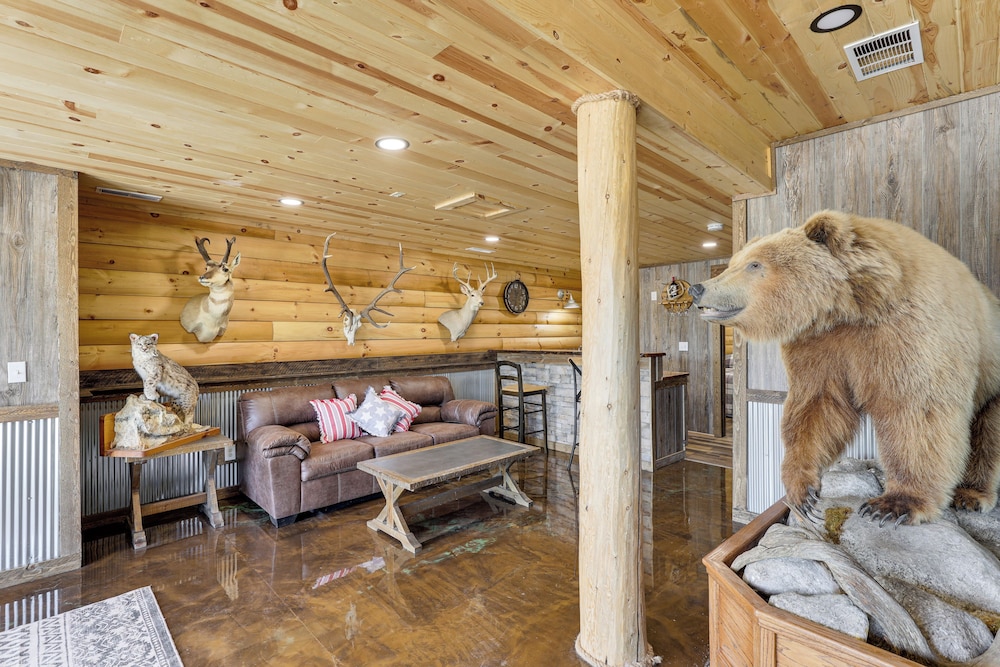 Peaceful Wyoming Cabin w/ Spacious Deck & Wet Bar! view 3