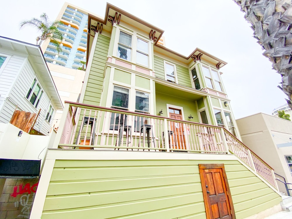 International Travelers House Hostel \- Downtown San Diego Little Italy.